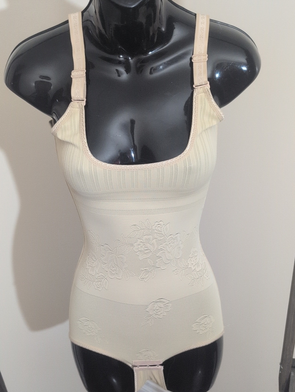 Seamless Sculpting Shapewear Bodysuit - Beige